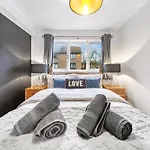 Luxe 2Bed, Free Parking And Permit, Great Transport Links