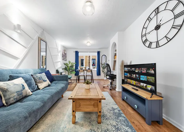 Luxe 2Bed, Free Parking And Permit, Great Transport Links